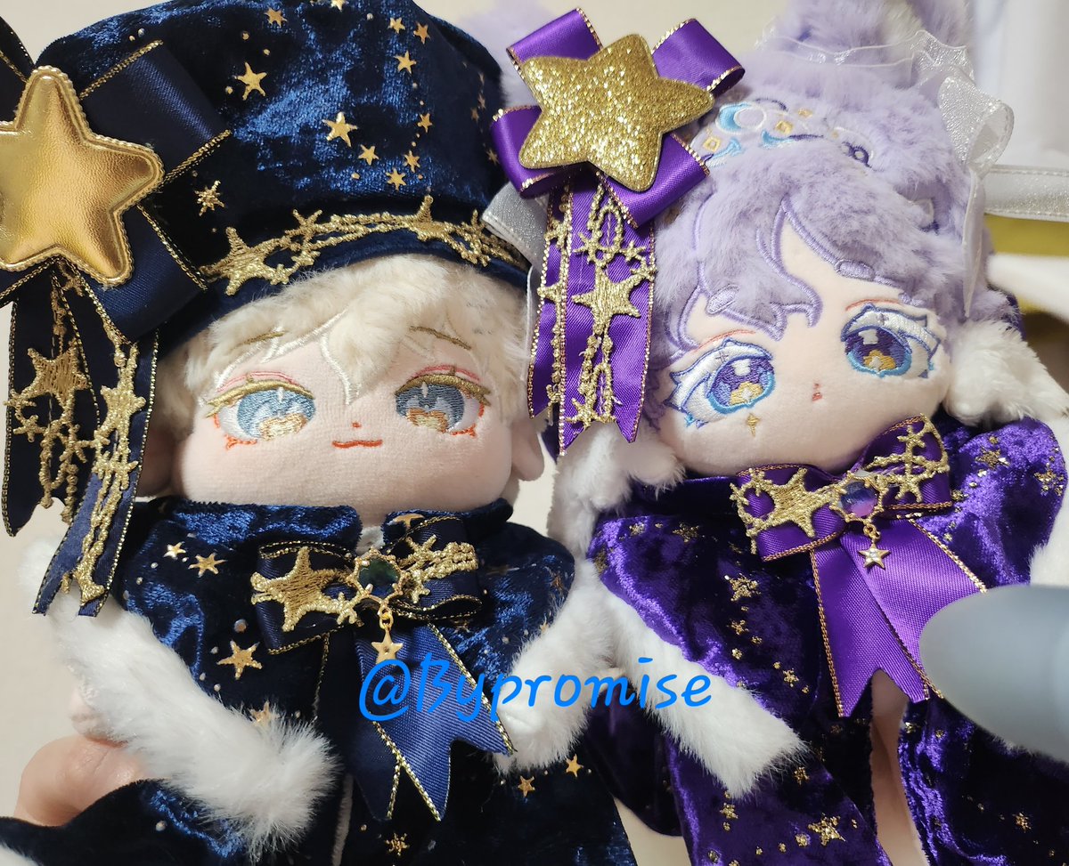ByPromise's tweet photo. 👗: @3MoonWardrobe
무속성 세레나데�� 삼이에게 별밤sp랑 오리지날🥰
삼이는 모자에 머리가 쏙 들어가는데 세레나데는 왕귀라 안 들어간다😂 그래도 뱃지만 달아도 예쁘니까 됐음😇 https://t.co/H8rtc9PMm7