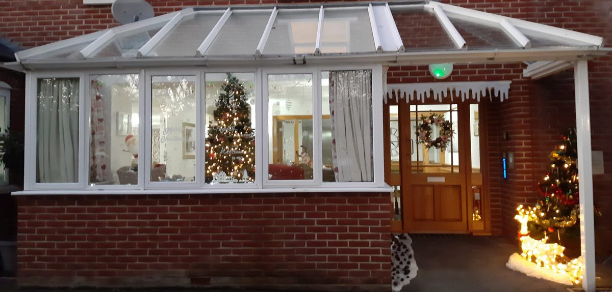 wessex_society's tweet photo. Our Houses are looking so warm and welcoming. Look through our window. Every day this week we have been enjoying #festivefun for our residents, friends & family #community #December #festivewindows #abbeyfieldliving #retired https://t.co/Rp8yBpsRy6