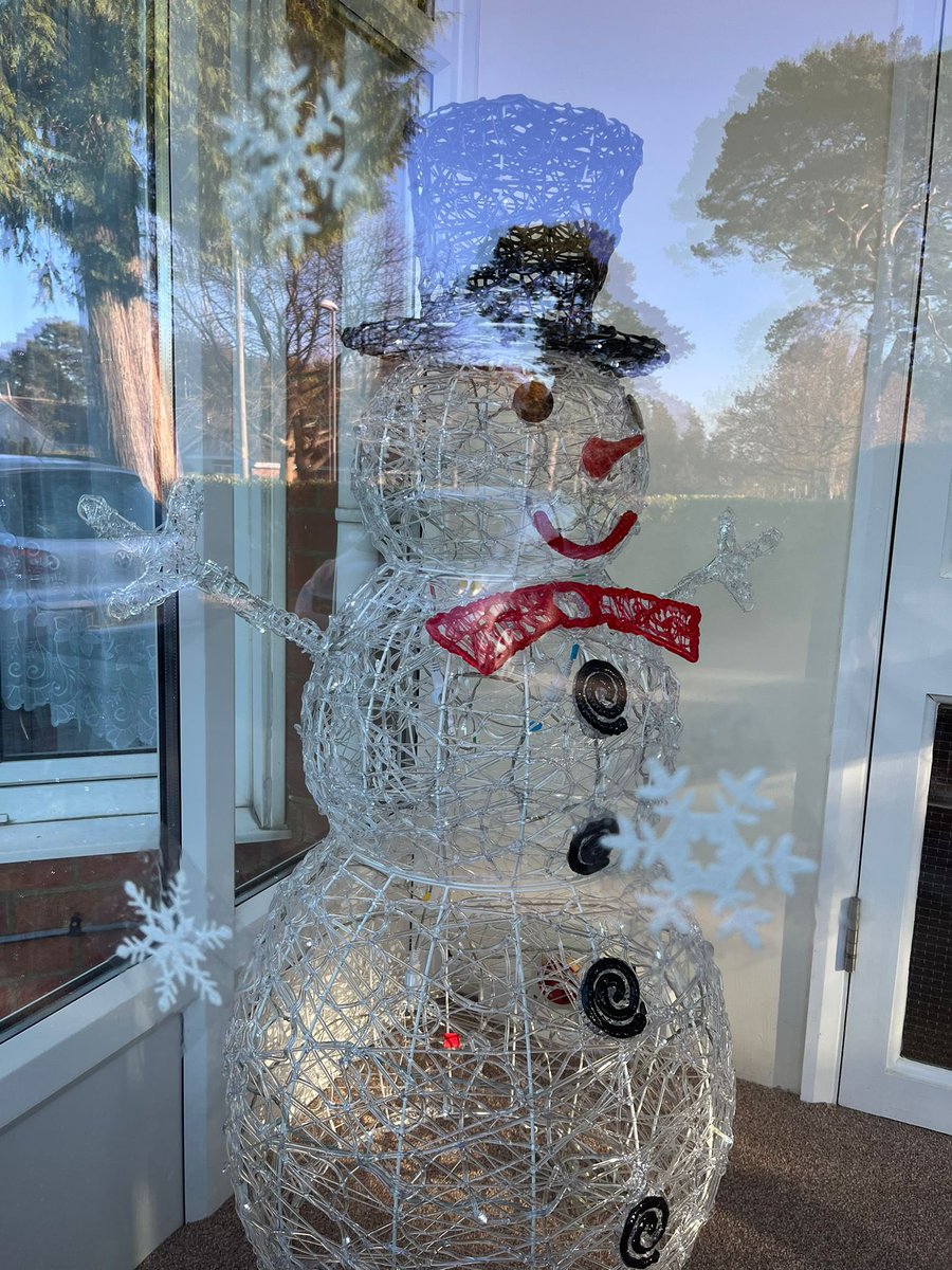 wessex_society's tweet photo. Our Houses are looking so warm and welcoming. Look through our window. Every day this week we have been enjoying #festivefun for our residents, friends & family #community #December #festivewindows #abbeyfieldliving #retired https://t.co/Rp8yBpsRy6