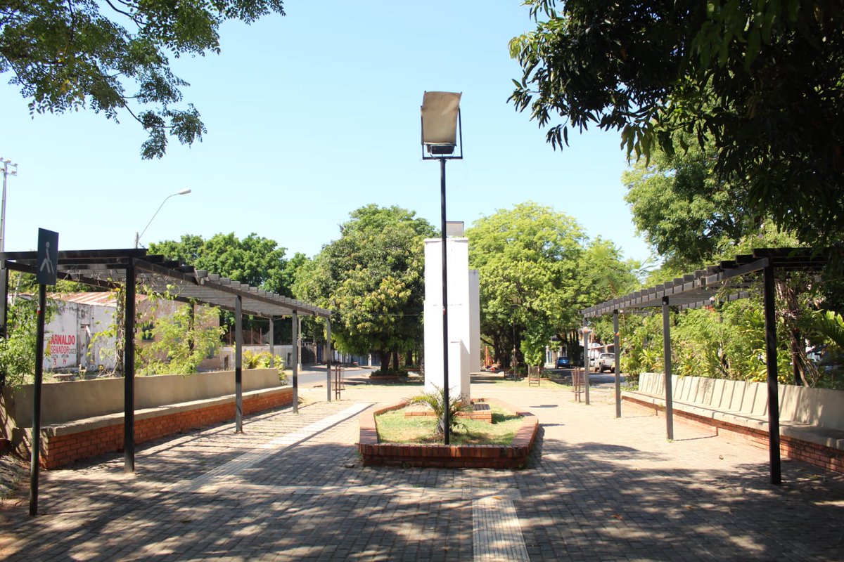 nenechopy's tweet photo. Los compañeros de @AsuDsu aprovecharon el feriado para realizar un operativo de limpieza en el microcentro. Así quedaron la Plaza Uruguaya, el Paseo Quinta y Caballero. #SeguimosTrabajando en todos los frentes https://t.co/l79TujTu4V