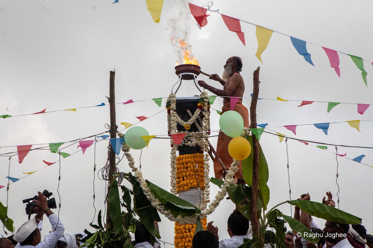 Raghujoghee's tweet photo. Karthigai Deepam #KarthigaiDeepam #nilgiris #badagar #indigenous #natives https://t.co/Xvp00cum2R