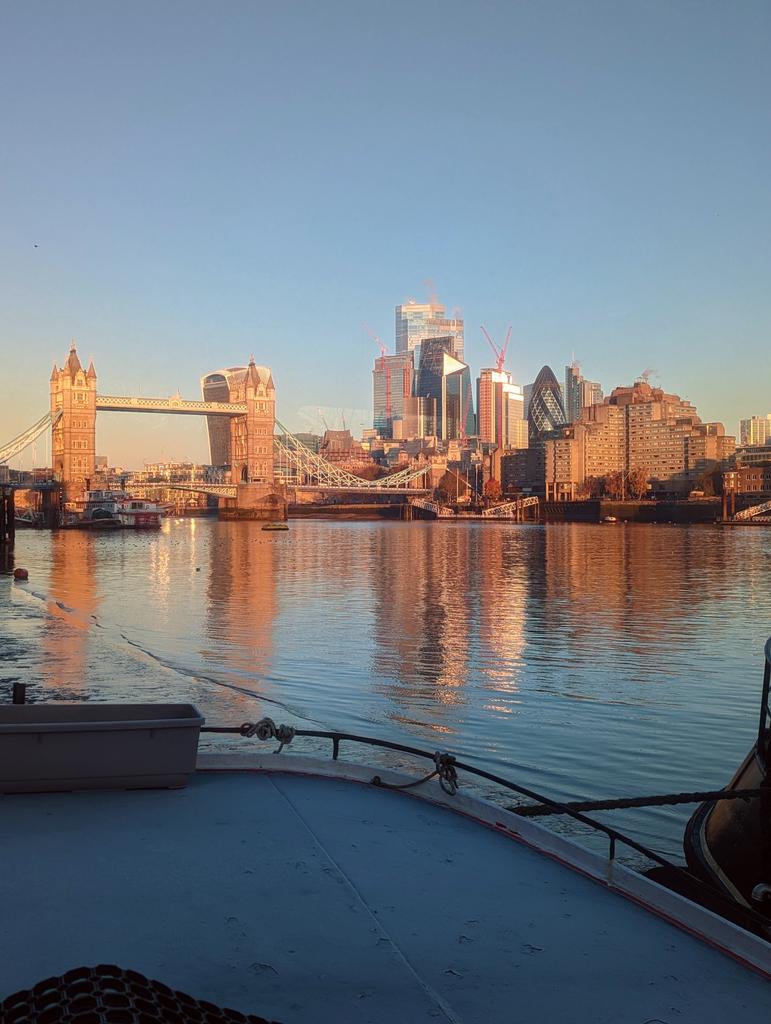 je55car's tweet photo. Rather nippy ❄️ but delightful view from the moorings this morning #moorings #boatlife #London #TowerBridge #photosoflondon https://t.co/P7SEd4BLZ5