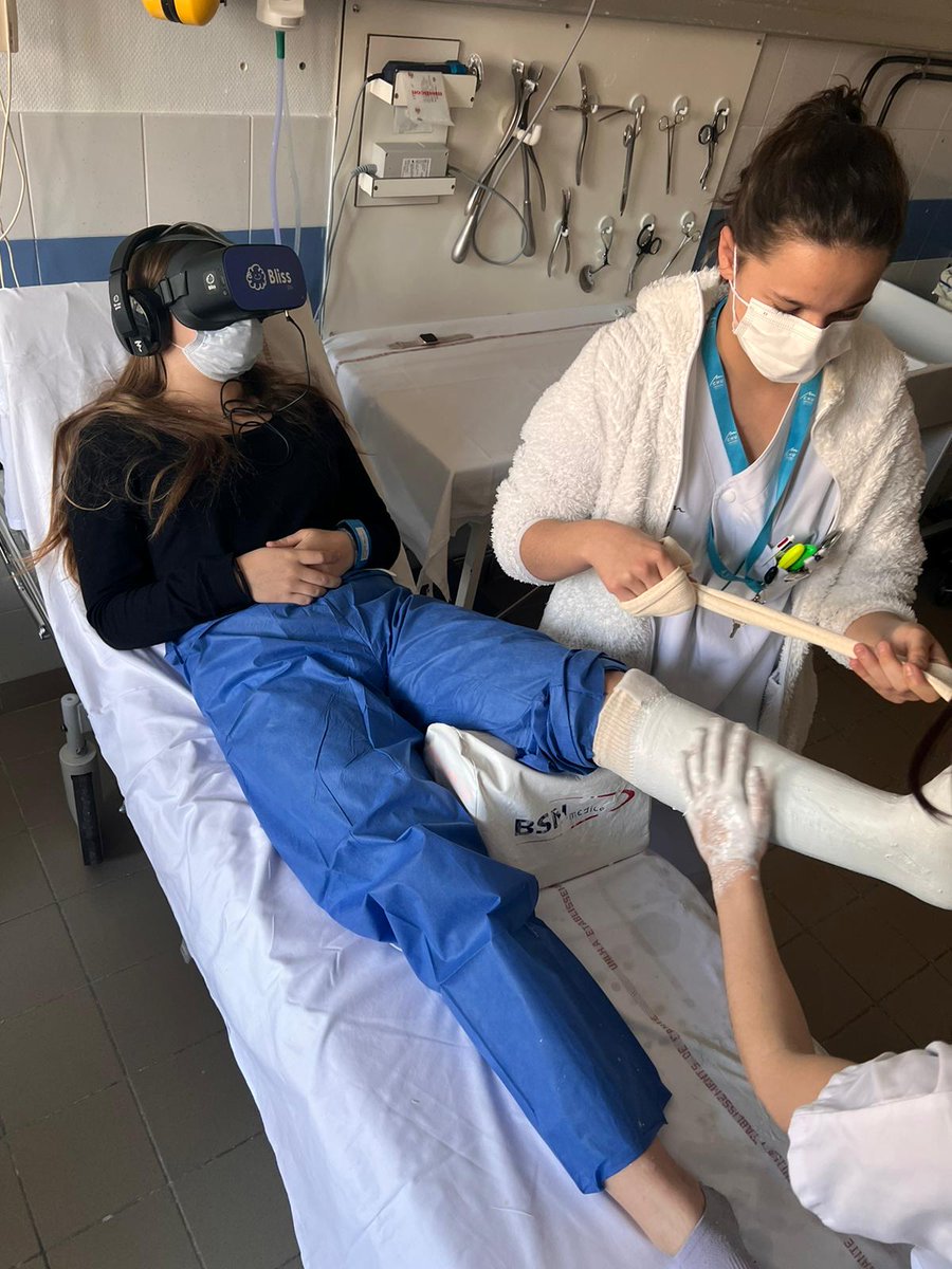 Bliss_DTx's tweet photo. @Bliss_DTx au 🏥 @CHU_Grenoble dans le service des #urgences traumatologiques.
Les équipes ont tout de suite pu le mettre pour la prise en soin de la #douleur de leurs patients avec un grand sourire de la patiente pendant le soin de sa fracture.
#DoYouGood #patients #BLissDTx https://t.co/1EnlkQ1RMR