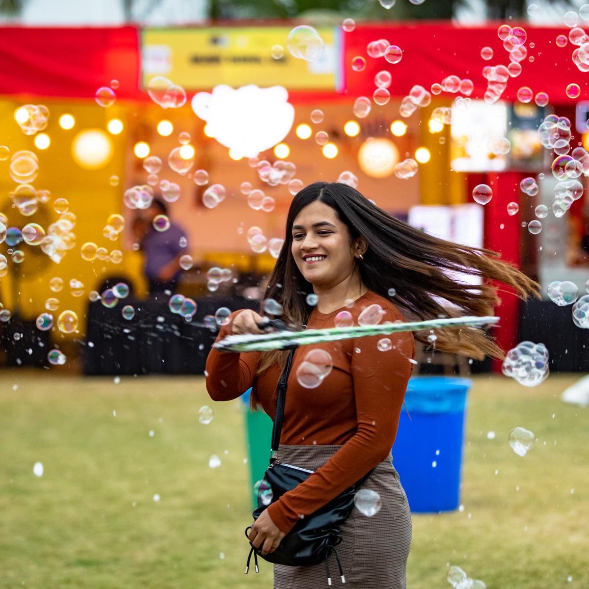 NH7's tweet photo. Music, games, bubbles: it’s the #WeekenderStateOfMind. You still feeling it?
📸: @thewhitecollarfilms
#BACARDÍNH7 #13MeraWeekender https://t.co/jictvA6lmT