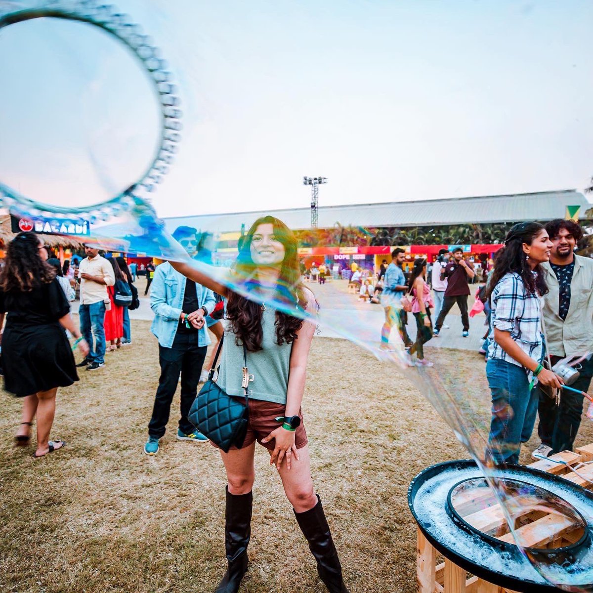 NH7's tweet photo. Music, games, bubbles: it’s the #WeekenderStateOfMind. You still feeling it?
📸: @thewhitecollarfilms
#BACARDÍNH7 #13MeraWeekender https://t.co/jictvA6lmT