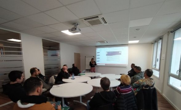 Semaine des métiers du #transport et #logistique au @Poleemploi_oc de <a href="/ClermontlH/">Changeons 34800</a>  #jobdating 5 #entreprises , 12 candidats, 3 #recrutements validés, d'autres à suivre! Ce jour,table ronde "se former dans le secteur transport" temps d'échanges et de partages avec 13 candidats👏