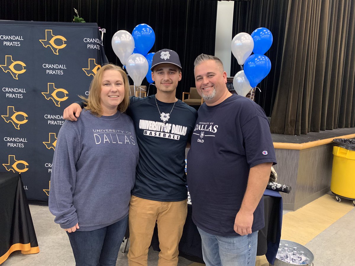 LandoPhillips34's tweet photo. Officially signed! All glory to God as I begin this journey. Also a big thank you to my family, coaches, and teammates, who allowed me to become the person I am today. Psalm 86:12, “I give thanks to you, O Lord my God, with my whole heart, and I will glorify your name forever.” https://t.co/lZsUbbogIh
