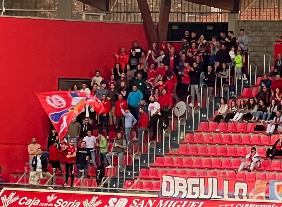EponaGrada's tweet photo. Esta grada esta loca.
Loca por verte ganar.

El sábado tenemos que llenar la esquina. El partido se empieza a ganar desde la grada. https://t.co/p3KfvHEnBY