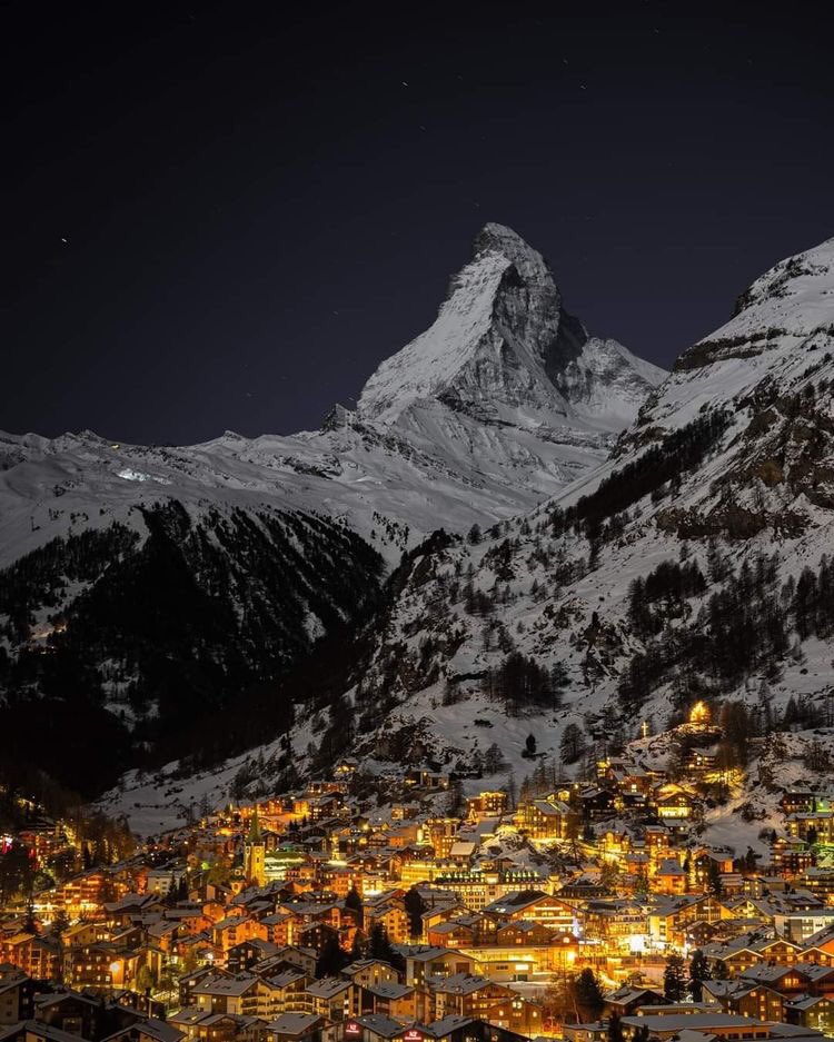 addictviews's tweet photo. Winter in Zermatt 🇨🇭 https://t.co/0licx6xoD4