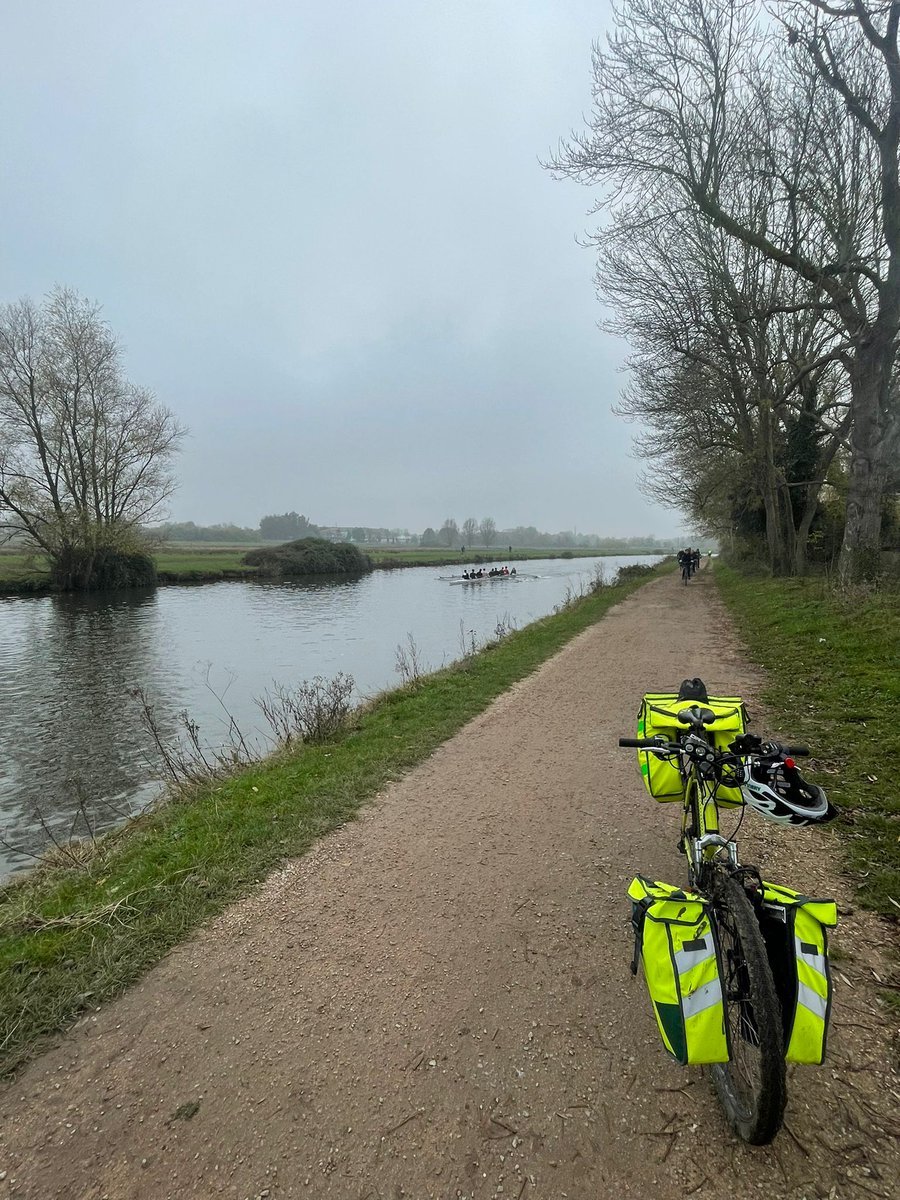 ProMed999's tweet photo. The Fairbairn Cup at @jesusboatclub @cambridgeuniversity where we provided ​​2 #cycleresponse units - 1 crewed by a #firstresponder &amp; 1 by an #emergencymedicaltechnician.  

#RiverCam #jesuscollegeboatclub #rowing #boatrace #ukmedic #ambulanceuk #medicalcoveruk #privatemedic https://t.co/vmZlhzAIhW