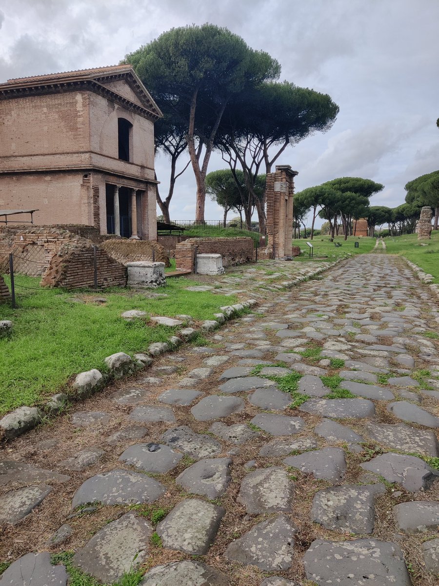 gentlelaura's tweet photo. Parco delle tombe di Via Latina @archeoappia @MiC_Italia #Roma https://t.co/9hrQ7q7wFE