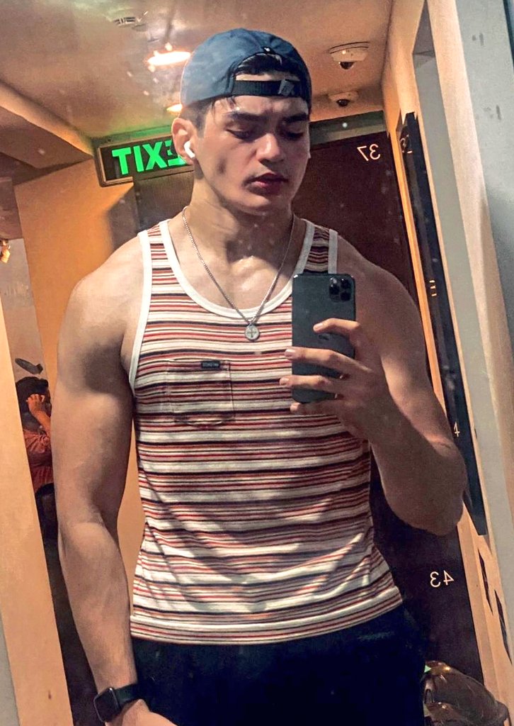 PCaster_'s tweet photo. Magpapasakop talaga ako dito kay Bruce magdamag. 🔥🔥🔥 https://t.co/t5Oolac0vm