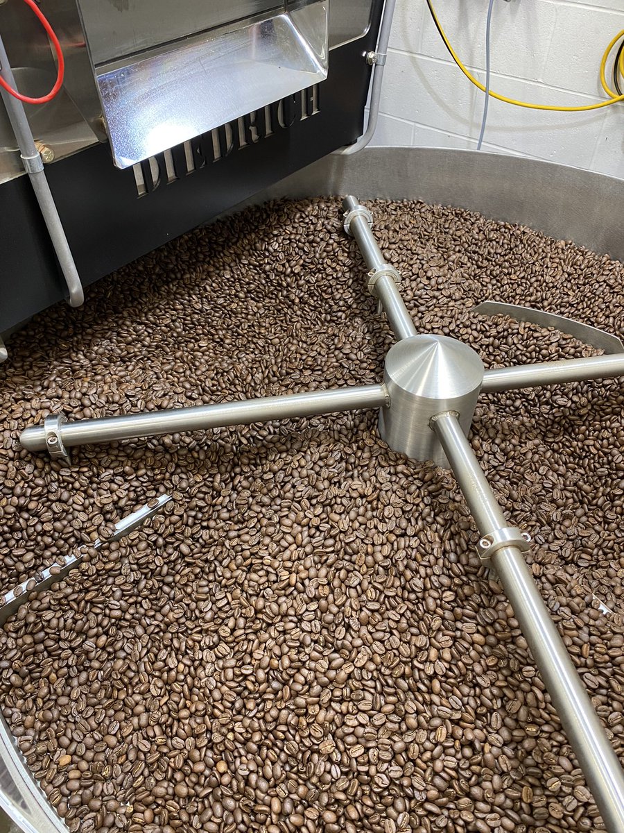 WhitneyCoffeeCo's tweet photo. DYK the @FtonKitchens have been addressing food insecurity since 1982. They serve over 14,000 meals per month!

On behalf of our customers, we are pleased to be donating 40 pounds of locally roasted #coffee.

Care package inbound! https://t.co/L1J4q7Ij8g