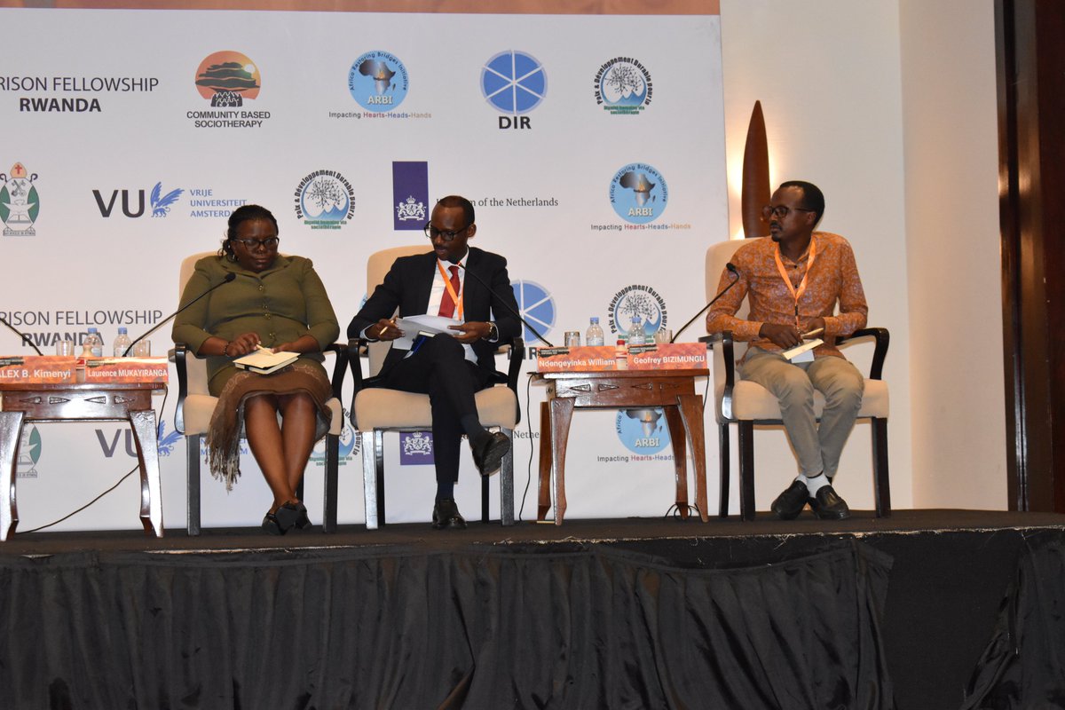 CBS__Rwanda's tweet photo. #HappeningNow at #CBSConference2022
Panel discussion led by @SandraShenge @Aegis_Trust : Intergenerational legacies of the 1994 genocide against the Tutsi and reintegration of ex-prisoners: From research to policy making.
#MvuraNkuvure https://t.co/DhBmYApuvf