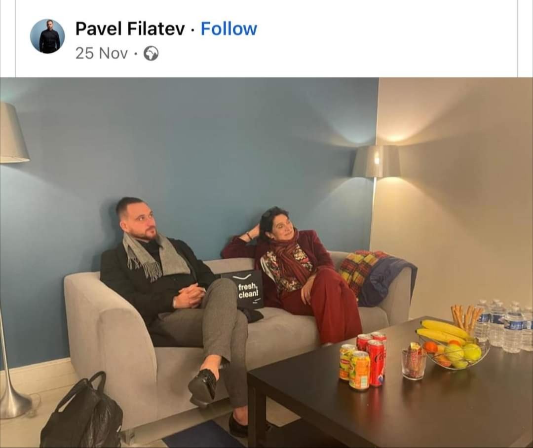 MDekhtyaruk's tweet photo. Шакалячий експрес, сьогодні шакалимо книжку бєдного руського дєсантніка.

Павєл тероризував населення Херсонщини, а коли сухпаї йому їсти набридло, втік у Францію. Щиро обіцяв задонатити прибуток українцям, а тепер судиться шоб цього не робити. 

Дивіться яку харю в поріжі від'їв https://t.co/pldUQWGIGS