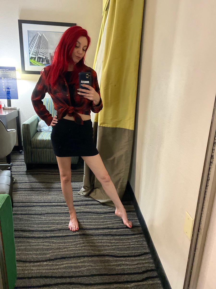 Good morning, losers. Who’s ready to empty their bank account to a bratty Goddess today?

It’s time to approach!