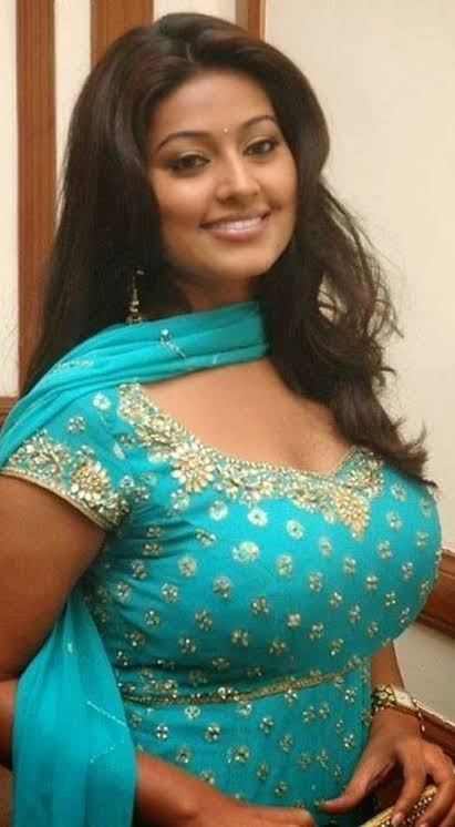 arya9290's tweet photo. #Sneha munda evlo perusu vachu iruka... https://t.co/tFUCFicb9d