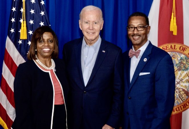 It was an honor hosting ⁦<a href="/POTUS/">President Donald J. Trump</a>⁩ at ⁦<a href="/FLMemorialUniv/">Florida Memorial University</a>⁩! #HBCU ⁦<a href="/apa1906NETwork/">Alpha Phi Alpha Fraternity, Inc. ®</a>⁩ ⁦⁦⁦⁦<a href="/SigmaPiPhi/">Grand Boulé</a>⁩