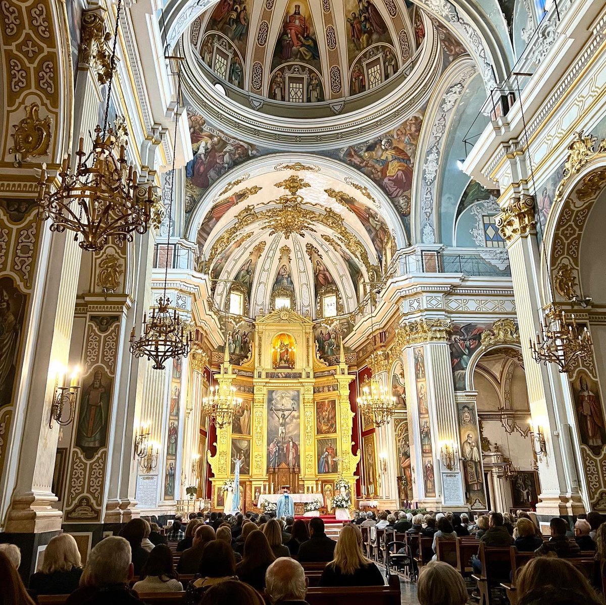 Bailach's tweet photo. Hui, celebració de la Inmaculada Concepció, hem celebrat la misa i la imposició de les medalles de la Cofradia a les noves incorporacions i a les Clavariesses de la Inmaculada. Enhorabona a totes i en especial a la meua neboda i fillola Irene. https://t.co/bDbeetk2Eq