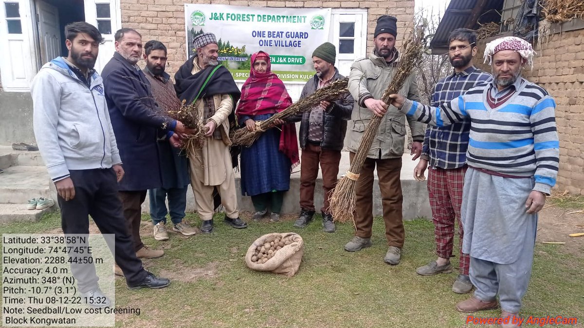 GoGreenKulgam's tweet photo. Distribution of Fodder plants &amp; seed balls by forest officials among the locals of Village Tangmarg under JK Green Drive.@DcKulgam @DrBilalbhatIAS @IRFAN2040 @syedwasimJKFS https://t.co/7h7DUh9FRN