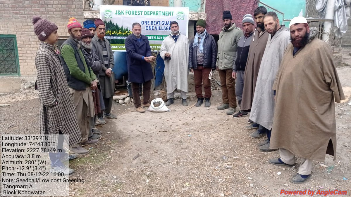 GoGreenKulgam's tweet photo. Distribution of Fodder plants &amp; seed balls by forest officials among the locals of Village Tangmarg under JK Green Drive.@DcKulgam @DrBilalbhatIAS @IRFAN2040 @syedwasimJKFS https://t.co/7h7DUh9FRN