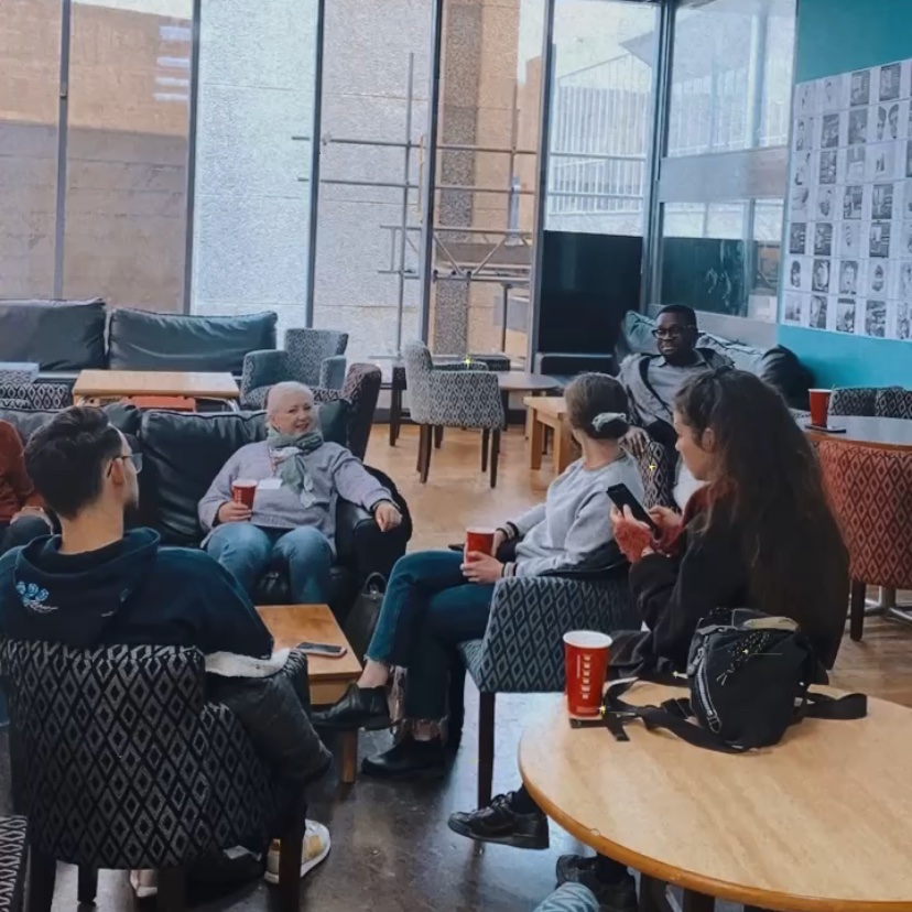 emanners23's tweet photo. It was so nice to see some postgrads turn up to my postgrad network coffee morning! Last year I struggled with attendance to events so this was positive. Everyone was so grateful to have the opportunity to meet other PG students &amp;  discover the SU☺️  #su #uni #postgrad #network https://t.co/ssv5iv2pUJ