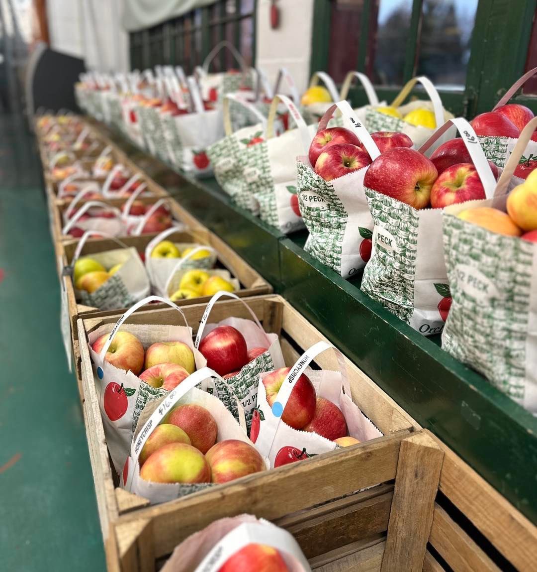 rochestercider's tweet photo. We have plenty of apples in stock along with traditional apple cider, peach cider, donuts, and pies. Which is your favorite?
🍎 Open daily 9:00 AM - 5:30 PM
#Apples #PieApples #BakingApples #EatingApples #MichiganApples #RochesterCiderMill #MichiganAgriculture #OaklandCounty https://t.co/HI1lmQVLvW