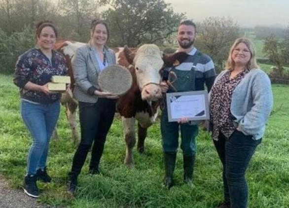 Toutes nos félicitations à la #Ferme du Pont Caillaud, que nous avons le plaisir d'accompagner depuis son installation à l'été 2019, et qui vient de recevoir une #médaille d'argent pour son Bleu du Marais, lors du concours international de Lyon.
bit.ly/PontCaillaud