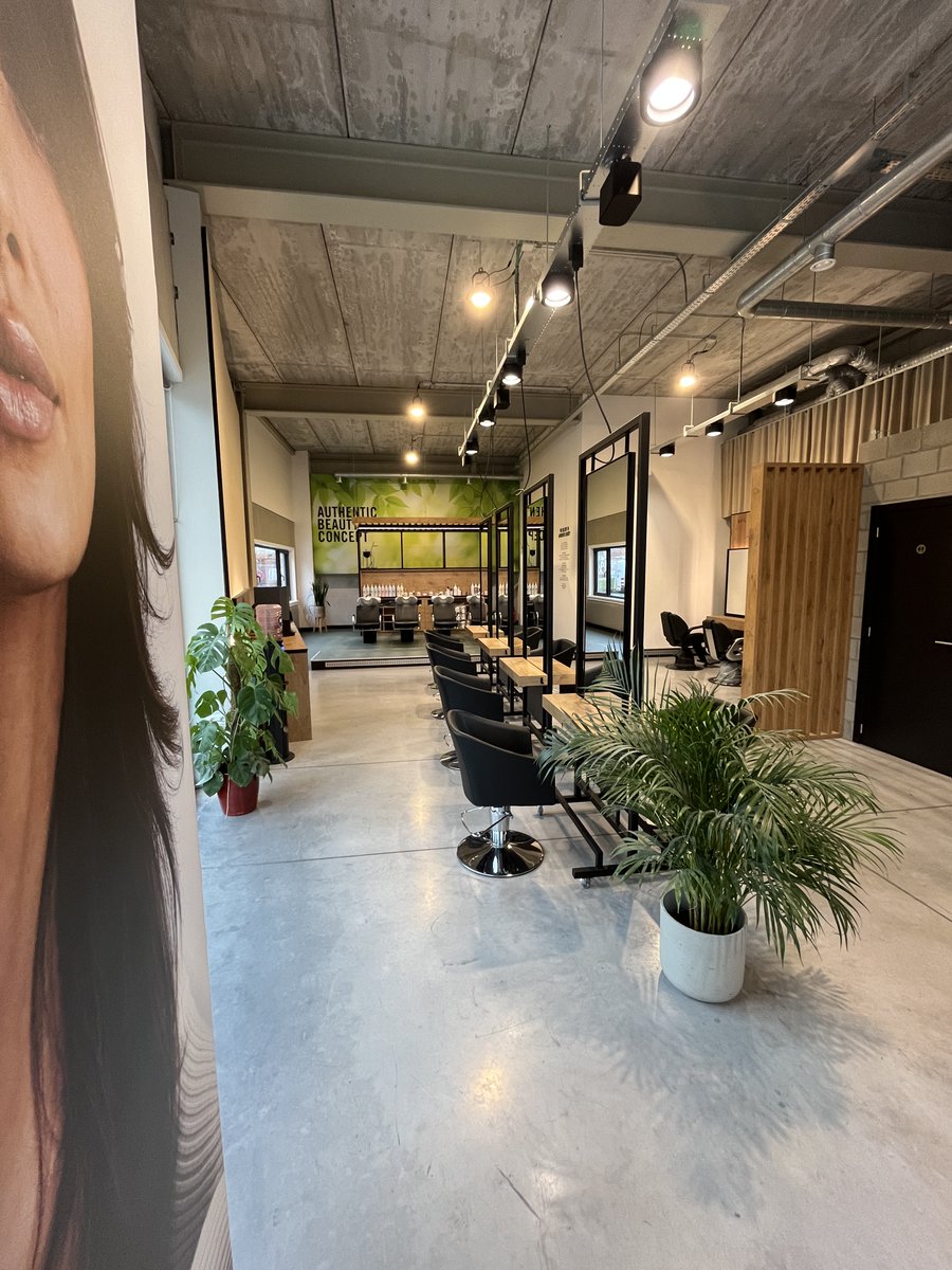 Equipal2's tweet photo. 💎 'Uw droom-kapsalon' vervaardigd op maat te Lubbeek. Maak een afspraak en kom onze heel ruime toonzaal bezoeken 💎 'Votre salon de coiffure de rêve' sur mesure à Lubbeek. Prenez rendez-vous et venez visiter notre salle d'exposition  👉 https://t.co/XKTbTx6p8C https://t.co/Dn6fCiV1Na