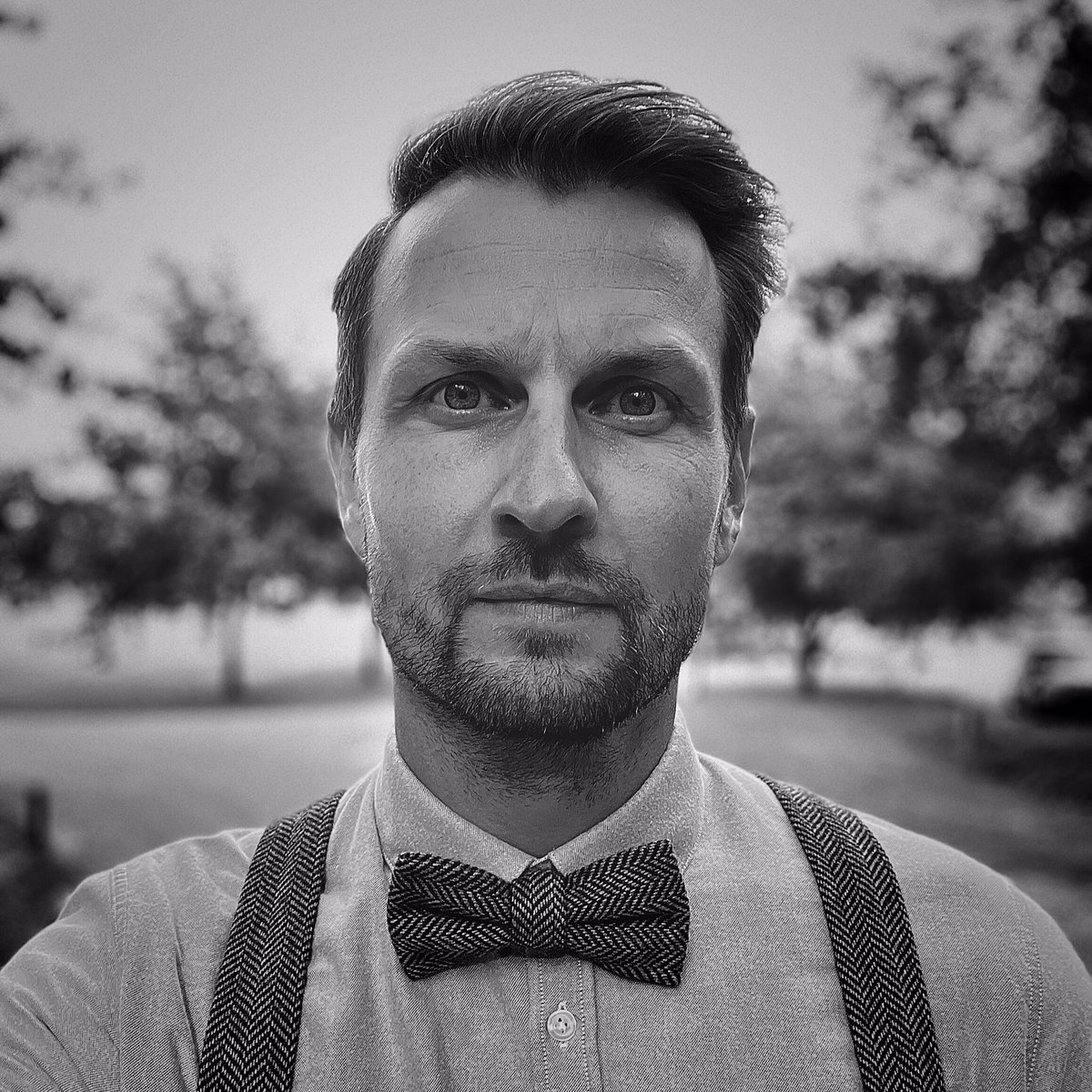 WdeB's tweet image. This is the face of a slightly scared man. After ~6 years being employed, leading edtech design teams, I decided to move on and start 2023 as a freelance product designer. If you know any startups that could use some help simplifying their user experience, send me a dm.