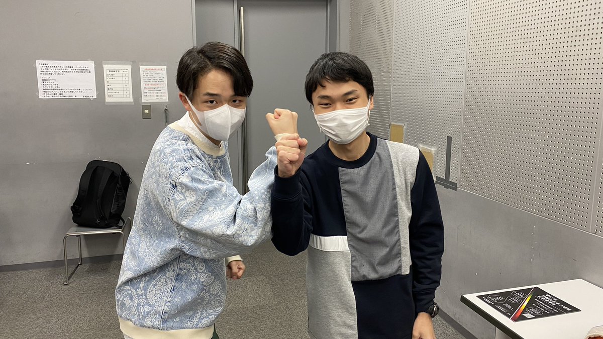 wasedachorus's tweet photo. 定期演奏会まで、あと18日！！

本日は69期のお2人！
このポーズは"選挙風"とのこと笑
力強い眼差しが熱意を感じますね🔥

本日は「林の中を風と歩く」の練習をしました！穏やかな風を感じられるこの一曲に、あなたも癒されに来ませんか？☺️

https://t.co/AnXSvsl75o https://t.co/3tmo4Wt3yC