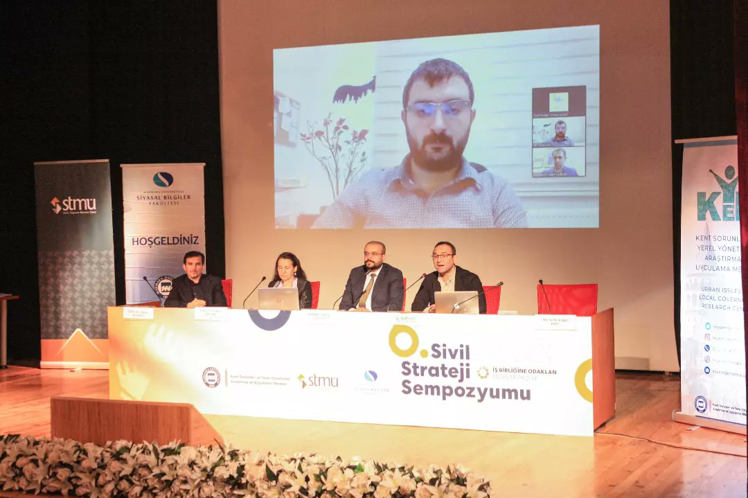 Günün son paneli 'Entegre Belediye Yönetişim Modeli' mi Prof. Dr. Erbay Arıkboğa başkanlığında Nalan Başaran Öztürk, Mehmet Aktaş, Doç. Dr. Uğur Sadioğlu, Arş. Görevli Emre Ezin ile başladı