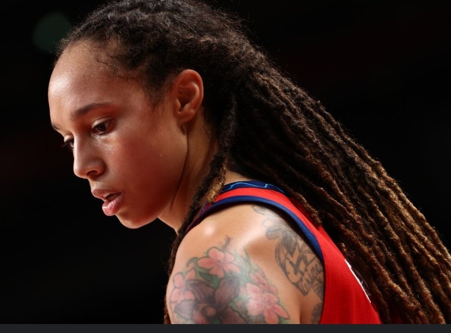 MsDany2U's tweet image. Welcome home Brittney! #payequity #paywomen #dontsleep #thisisamerica #herstory #freeBrittney