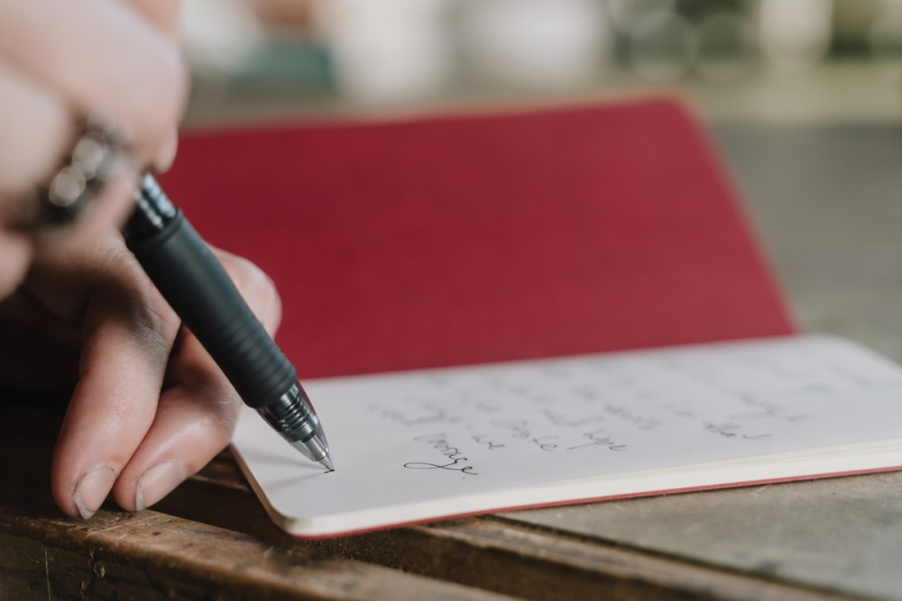 Facts don’t change people, stories do — which is why @annajanejoyner and @goodenergystory are working to raise awareness of the issue of climate change by authentically telling climate stories. ow.ly/e6iT50LSRfg