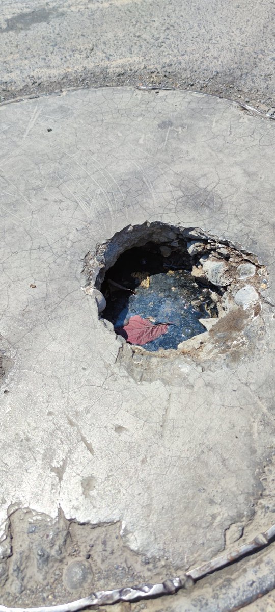 calarconar's tweet photo. @SMAPA_MAIPU Estimados alcantarillados tapados a punto de desbordar, malos olores no contesta teléfono...  Gabriel González Videla frente a 239, Villa Doña Margarita 3 https://t.co/RAUTCOfomf