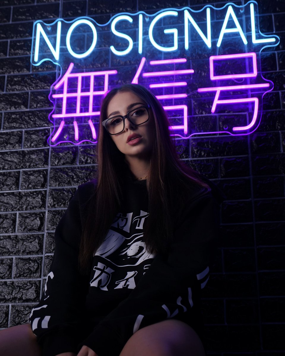 𝕳𝖔𝖙𝕬𝖚𝖘𝖘𝖎𝖊𝕲𝖎𝖗𝖑𝖘🇦🇺 on Twitter: "RT @MikaylahAU: MY MERCH IS OUT NOW!!! Available on http