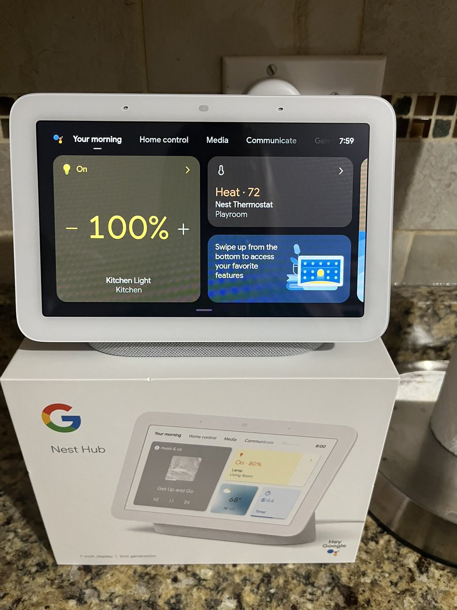 wimpymomdiary's tweet photo. Obsessed w my google hub 😍 j got it for me for our anniversary on Monday! Yes I need to find a real stand for it LOL https://t.co/u10YEthuij