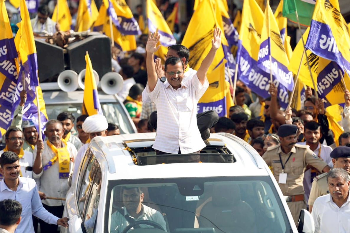 ians_india's tweet image. The #AamAadmiParty and independents have not only damaged prospects of the Congress but also of the BJP on some seats in the #GujaratAssemblyelections.