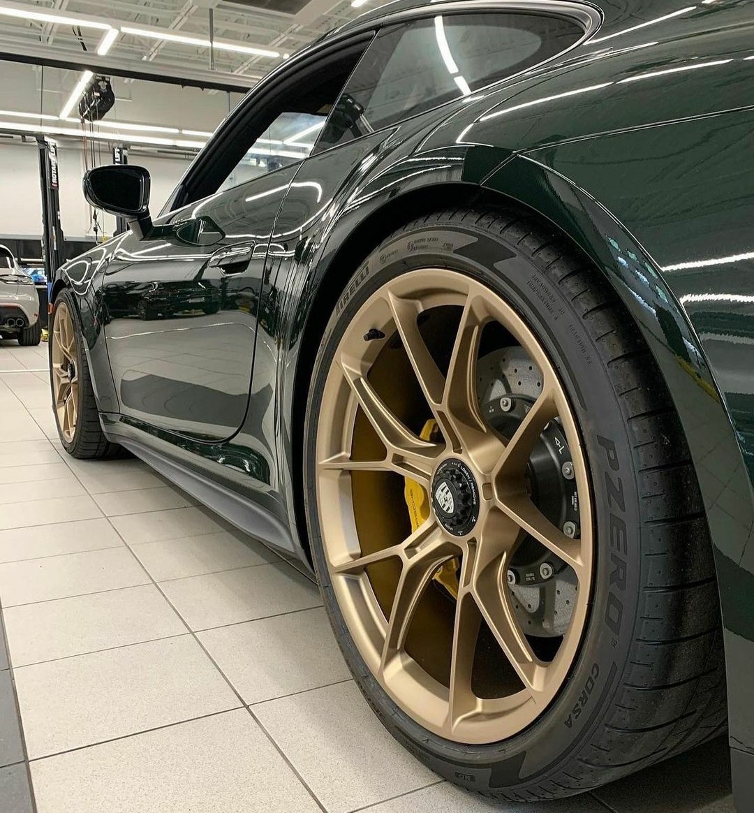 PorscheCIub's tweet photo. Paint-to-Sample Brewster Green 992 GT3 Touring https://t.co/fHMvWmBDSc