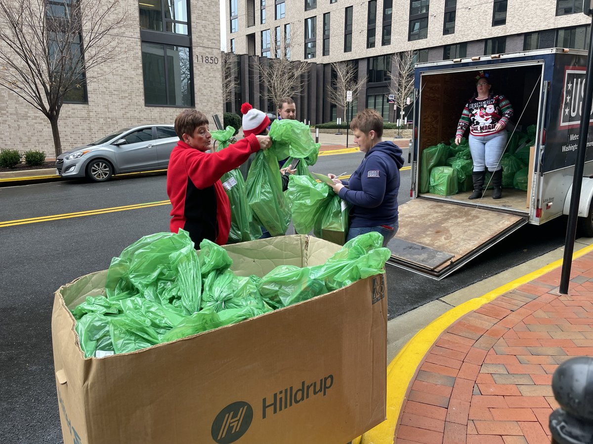 LeidosInc's tweet photo. Our happy #TeamLeidos colleagues have been loading up the  ̶s̶l̶e̶i̶g̶h̶ truck to help deliver bags of gifts to #MiliKids across the National Capital Region as part of @USOMetroDC's #ProjectElf program, which aims to fulfill 100 holiday wish lists of military children 🎁 https://t.co/lSQKEscNDw