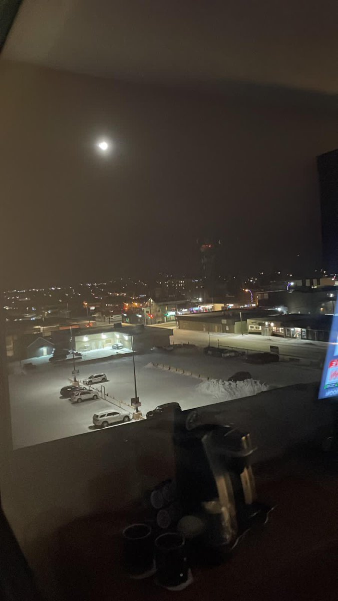 EstebanOrtizMD's tweet photo. #tuitRandom
Cuando me preguntan por que renuncie a mi residencia permanente en Canadá 🇨🇦
Les enseño cómo se ve mi ciudad (Calgary) 8 am y medio Que me entienden 😅 https://t.co/MbE9HKbjmi