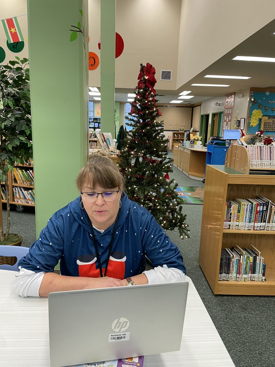 MrsG_bookworm's tweet photo. On the 6th day before break our guest reader was one of our amazing reading specialists Mrs Higley! Happy ugly sweater day Mead Mountaineers! 🎄 https://t.co/wU8sgQNG9V