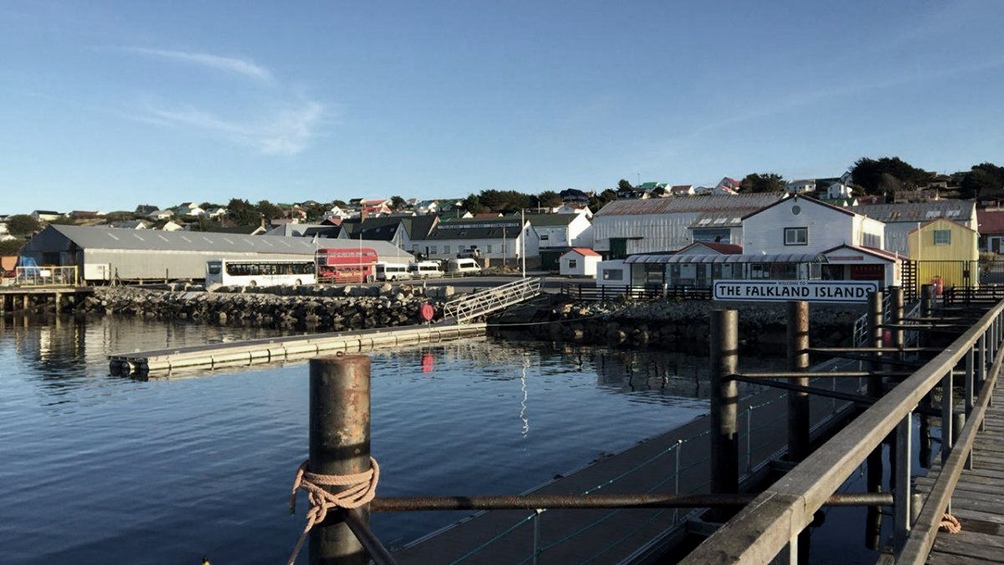 🔴 Argentina protestó ante el Reino Unido por un anuncio de ejercicios militares en Malvinas

El organismo mostró un "contundente rechazo" a la intención de introducir nuevos actores del ejército en las Islas

👉 bum.com.ar/noticias_in.ph…