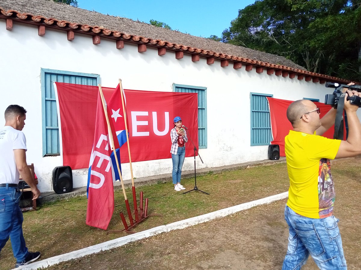 Realizan en la mañana de hoy, en el histórico Finca Museo "El Abra" el abanderamiento de la delegación pinera al X Congreso de la FEU  #XCongresoFEU <a href="/FEUUJMO/">FEU-JMO</a> <a href="/CubaMES/">MES</a> <a href="/licea_mojena/">Rafael Ernesto Licea Mojena</a> <a href="/jsaborido50/">José Ramón Saborido Loidi.</a> <a href="/uij_jmo/">Universidad JMO</a>