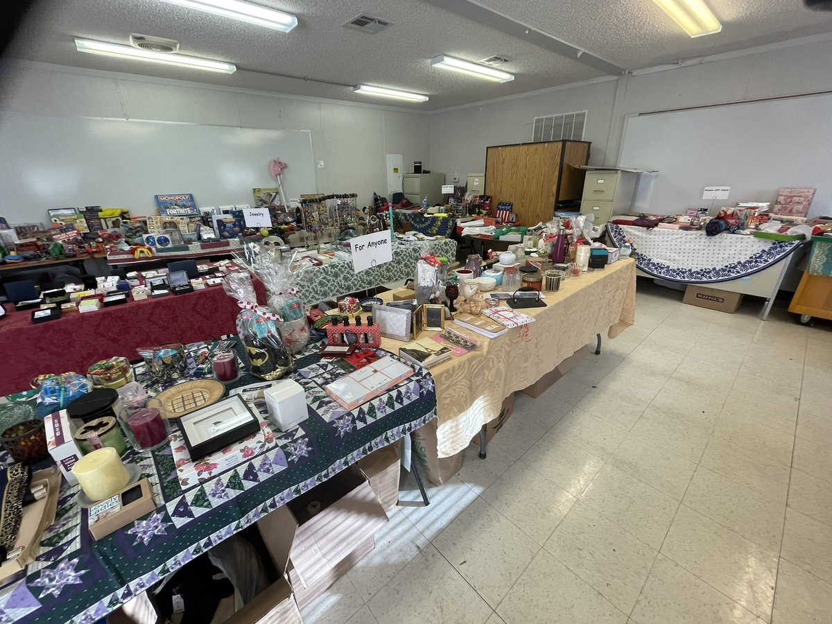 SHES_Dolphins's tweet photo. Our annual Holiday House is here!! Thanks to our families for their donations so every child can choose a gift for someone they love! #FCPSR2 #SHESPTA https://t.co/lIGrCrWPsp