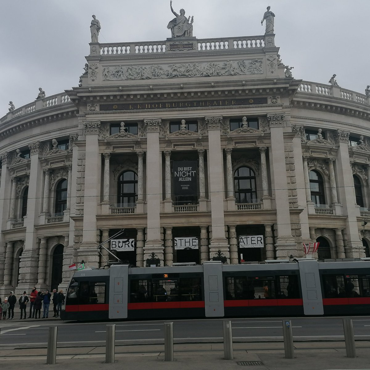 ChNeumeyer's tweet photo. #Kaffeehaus #Steffl #Graben #Burgtheater #UniversitätWien #Advent #wienliebe am #Feiertag https://t.co/cp3uUFtEwy