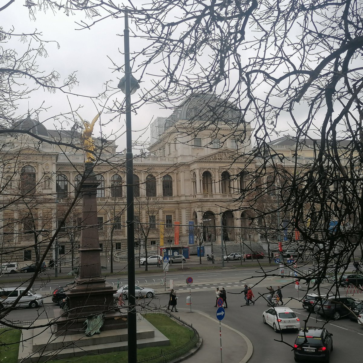 ChNeumeyer's tweet photo. #Kaffeehaus #Steffl #Graben #Burgtheater #UniversitätWien #Advent #wienliebe am #Feiertag https://t.co/cp3uUFtEwy