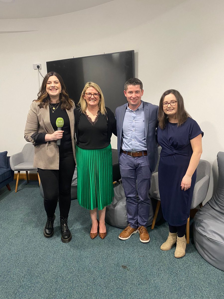 bladhairernag's tweet photo. Thug @AineEibhlin cuairt ar @StAngelasSligo an tseachtain seo ‘chuaigh thart agus bhuail sí le cuid dena mic léinn atá ag staidéar ansin! 

@STACSSU https://t.co/qKhBOGtWX9