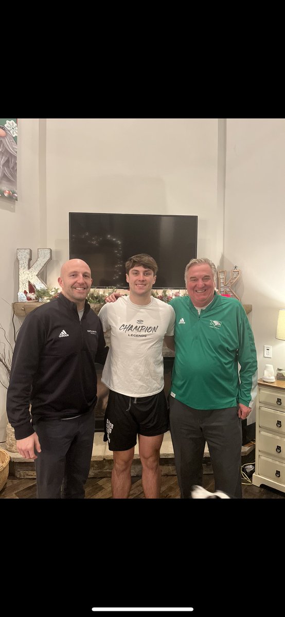 jerrykaminski1's tweet photo. I had a great time last night seeing @dfreund7 @BubbaSchweigert ! Thank you guys for stopping by! Exciting future, go hawks! https://t.co/JtNMipkLvl
