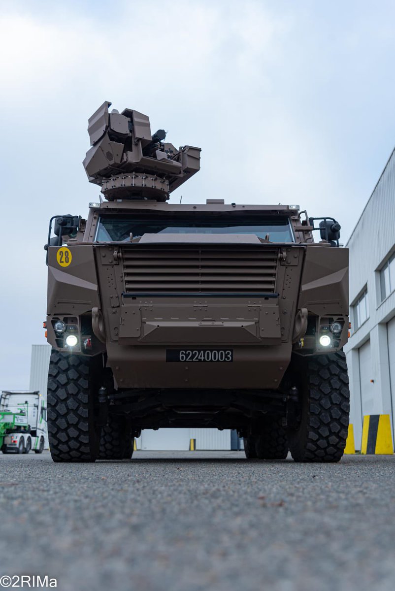 2eRIMa's tweet photo. Le #GRIFFON, #blindé median de la #9BIMa, brigade à vocation amphibie débarque au #2eRIMa. Sa mobilité, son ergonomie et sa connectivité, au cœur de la révolution #SCORPION pour dominer les engagements futurs, #surTerreetsurMer.
#CapaciTERRE https://t.co/4woMv0rdsm